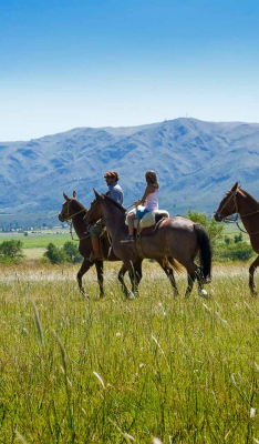 Cabalgá por sierras soñadas Cabalgá por sierras soñadas